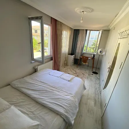 Forest Villa, Breakfast Hotel, 6 Minutes From Istanbul Airport