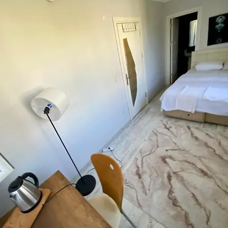 Forest Villa, Breakfast Hotel, 6 Minutes From Istanbul Airport Couette-café