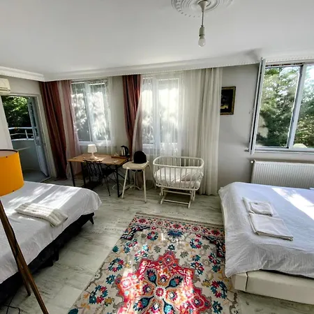 Couette-café Forest Villa, Breakfast Hotel, 6 Minutes From Istanbul Airport