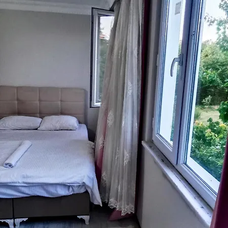 Forest Villa, Breakfast Hotel, 6 Minutes From Istanbul Airport Bed and breakfast