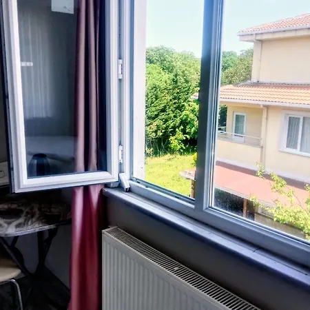 Forest Villa, Breakfast Hotel, 6 Minutes From Istanbul Airport